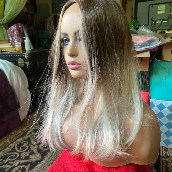 Gorgeous face-framing ombre blonde-brown wig! - Picture 3 of 11